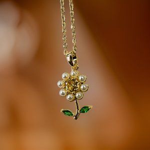 Gold 1.5 ct Yellow Zircon and Jade 8 Pearl Flower Pendant Necklace
